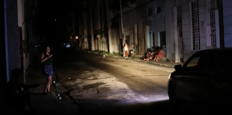 El colapso del Sistema Eléctrico Nacional dejará a más del 40% de Cuba sin servicio este domingo