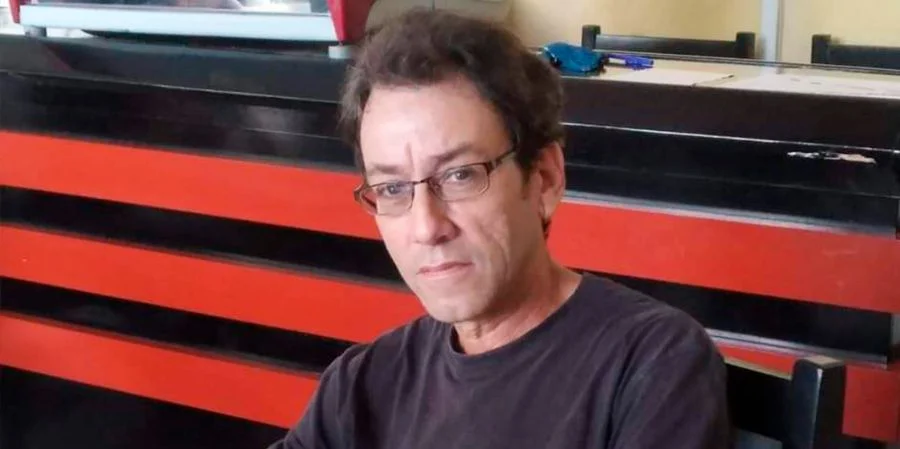 Fiscalía solicita seis años de prisión para el escritor José Gabriel Barrenechea tras ocho meses de encierro