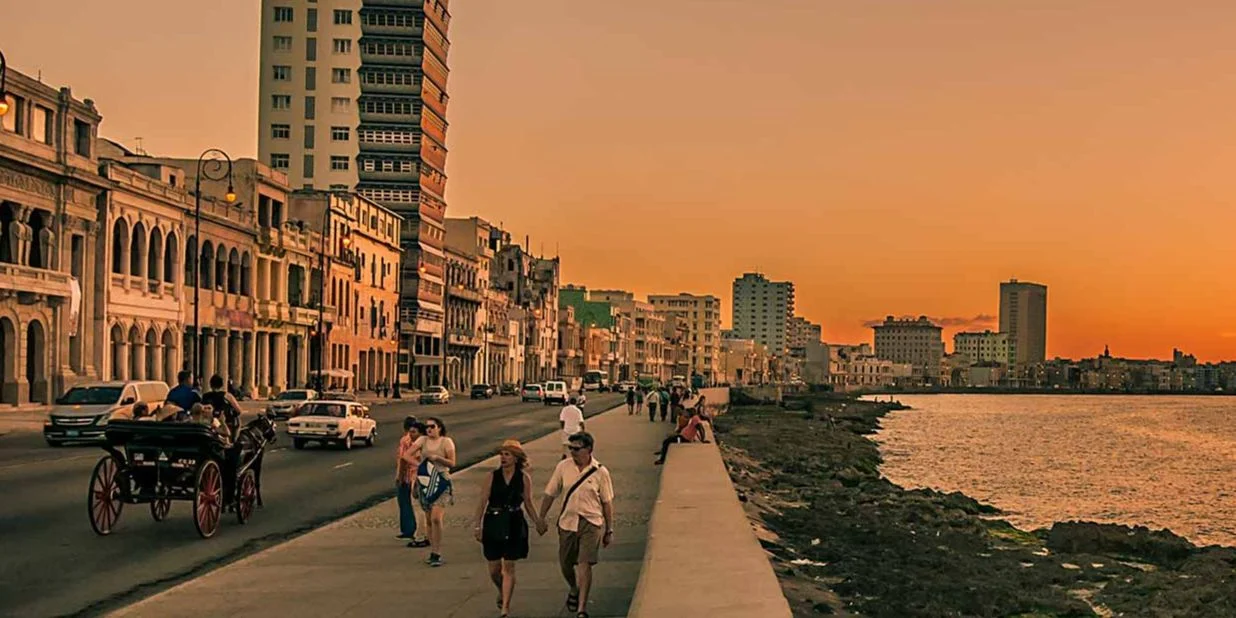 El régimen de La Habana pone en alquiler el Malecón: 150 pesos por metro cuadrado al día