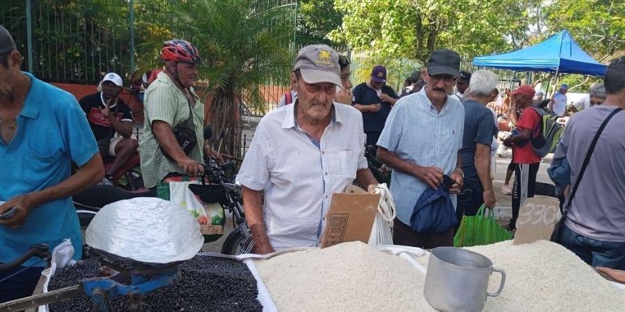 Represión estatal y escasez colapsan el comercio privado en Santa Clara