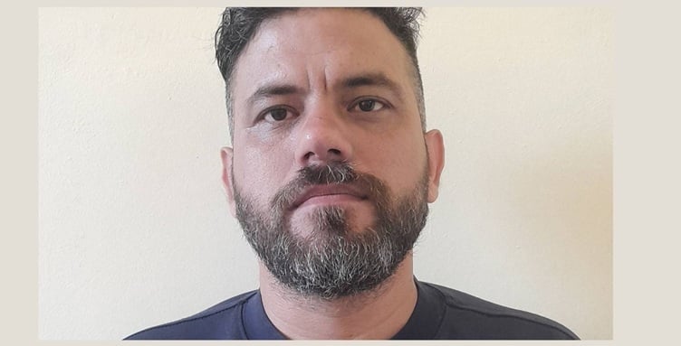 Seguridad del Estado amenaza con cárcel al periodista Austin Llerandi por difundir boletín independiente