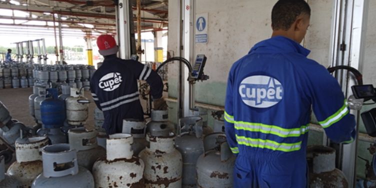 El régimen cubano duplica el precio del gas doméstico y profundiza la dolarización de los servicios básicos