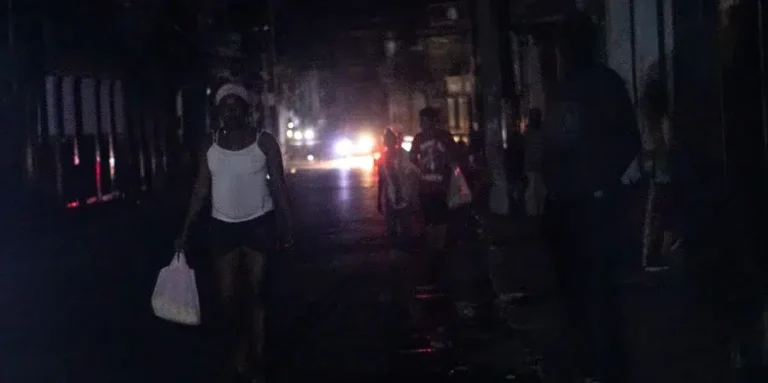 Cuba se queda a oscuras: el régimen de La Habana confirma un nuevo apagón nacional por el colapso total del SEN