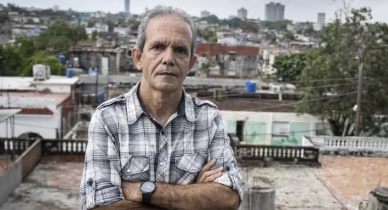 Jorge Fernández Era denuncia una brutal golpiza policial en La Habana y sentencia: «No es que vayamos hacia el caos, estamos en él»