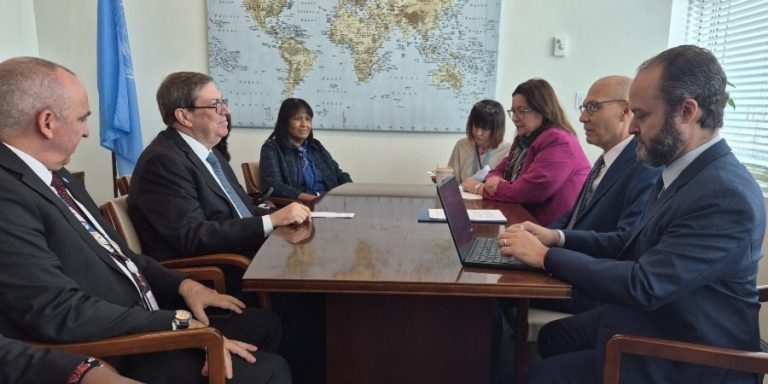 Alto Comisionado de la ONU se reúne con canciller cubano y omite a la isla en su informe global sobre derechos humanos, generando rechazo de referentes internacionales