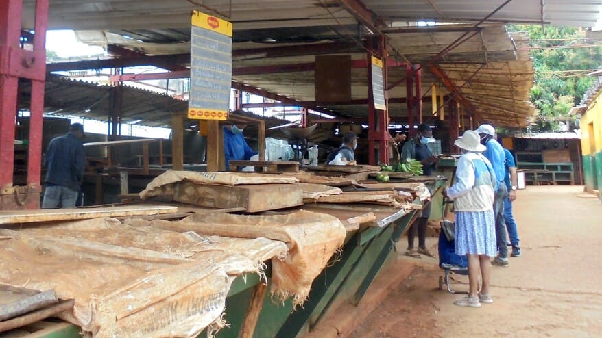 El mercado informal devora la economía cubana: las consecuencias de una política diseñada para el fracaso