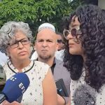 Despliegue policial y detenciones en las puertas del tribunal antes del juicio contra Anna Bensi y su madre en La Habana